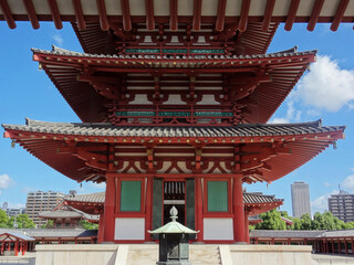 四天王寺の仁王門と五重塔