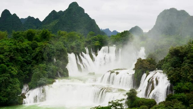 The magnificent scenery of Detian Transnational Waterfall in Guangxi, China