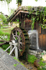 Obraz premium 水車小屋