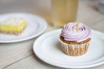Obraz na płótnie Canvas Purple iced vegan and gluten-free cupcake