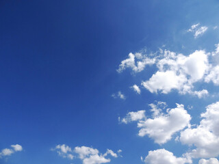 Obraz premium 白い雲と青空