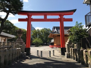 Fototapeta na wymiar 伏見稲荷大社 御旅所 北の鳥居（京都）- Fushimi Inari Taisha Shrine Otabisho, Kyoto, Japan