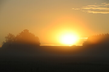 Schwabenland, Landschaften und Natur auf der schwäbischen Alb bei Sonnenaufgang