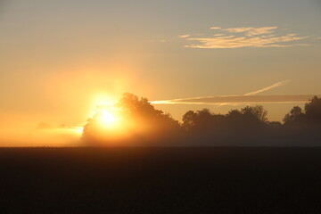 Schwabenland, Landschaften und Natur auf der schw&auml;bischen Alb bei Sonnenaufgang