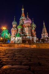Obraz premium St. Basil's Cathedral on Red Square at night. One of the most popular attractions in Russia.