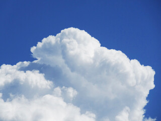 白い雲と青空