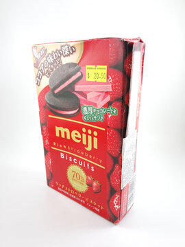 Meiji rich strawberry biscuits