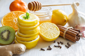 Citrus, honey and garlic as home remedies for colds and flu. Immunity concept - obrazy, fototapety, plakaty
