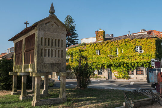 Typical Galician horreo, agricultural construction for drying and curing corn, located on the Cambados seafront, near the Parador Nacional, Pontevedra, Galicia.