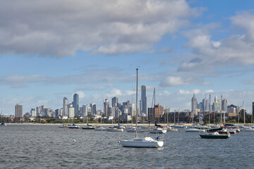 Fototapeta na wymiar Several Boats docked in front of the Melbourne Skyline