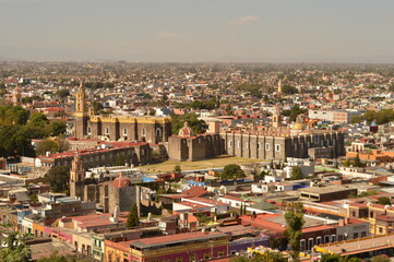 Obraz premium The city of Heroica Puebla de Zaragoza at the foot of the Popocatepetl volcano, Mexico
