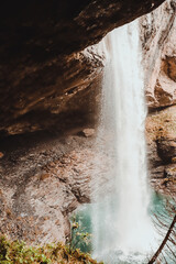 Fototapeta na wymiar Wasserfall in der Schweiz 