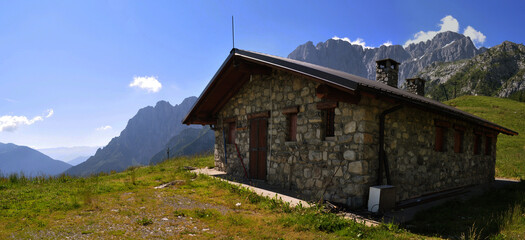 Fototapeta na wymiar Panoramic view of a mountain house