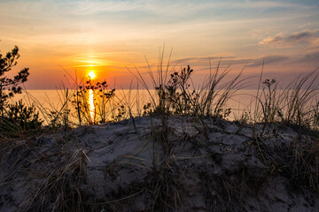 Zachód słońca, morze bałtyckie, wydmy, Słowiński Park Narodowy