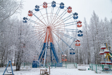 The beginning of winter and the Ferris wheel in the Park