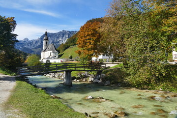 Obraz premium Blick auf die Kirche in Ramsau
