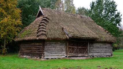 Fototapeta na wymiar wooden barns from Podlasie in the vicinity of the city of Białystok in Podlasie in Poland