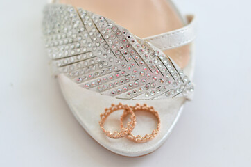 pearl necklace and pearl