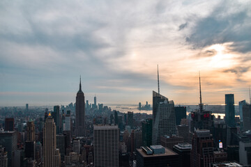 Fototapeta na wymiar Foto del skyline de Nueva York desde Top Of the Rock con el atardecer