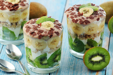 Trifle desserts with bananas, kiwi and yogurt
