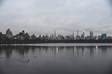Fototapeta premium Foto del Gran Lago de Central Park, Nueva York