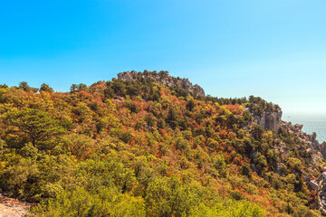 The landscape of the Crimean mountains, the local attraction of mount Koshka, is located in the area of Simeiz, often visited by tourists, as well as mountaineers for training