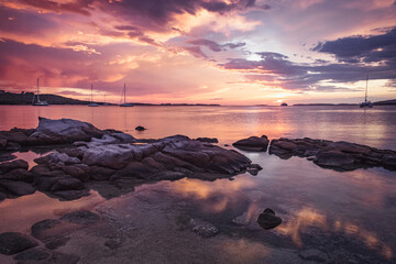 Fototapeta na wymiar Sardinien Sonnenaufgang mit Boote