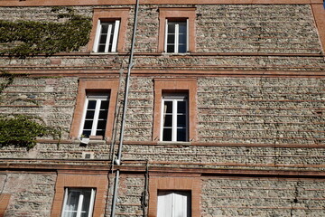 façade brique et galets