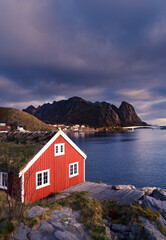 Fototapeta na wymiar Reine, wioska rybacka na Lofotach w Norwegii, przykładowe zdjęcia 