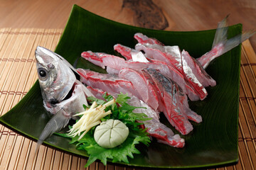 活けアジの姿造り