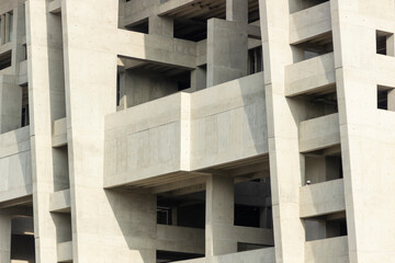 Detalles de construcci&oacute;n. Dise&ntilde;o arquitect&oacute;nico de edificios en cemento. L&iacute;neas de fuga y perspectiva.