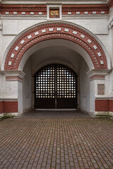 Fototapeta premium historical wooden gates of Kolomenskoye building