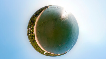 Pequeno Planeta de Barra Grande na Península de Maraú, Camamu, Bahia, Brasil