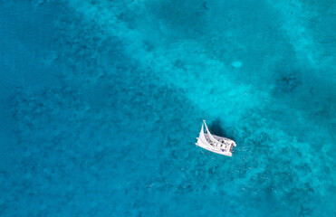Sailing over blue ocean with aqua colors