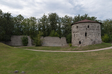 Fototapeta na wymiar Pskov, Mikhailovskaya fortress tower and a fragment of the wall of the Roundabout city, an interesting tourist place