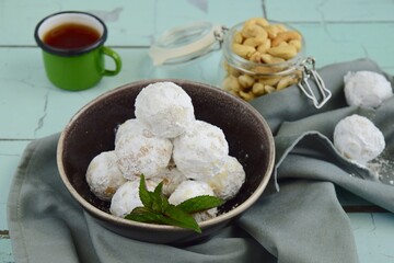 Kue Putri Salju Kacang Mede or 