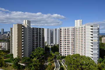 Fototapeta premium 千里ニュータウン竹見台（大阪府吹田市）のUR千里竹見台団地のスターハウス