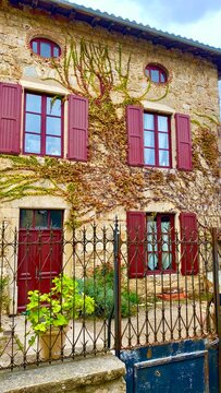 houses in the town of Perouges