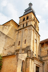 Fototapeta na wymiar Sarlat-la-Canéda. Clocher de la cathédrale Saint-Sacerdos. Dordogne. Nouvelle-Aquitaine 