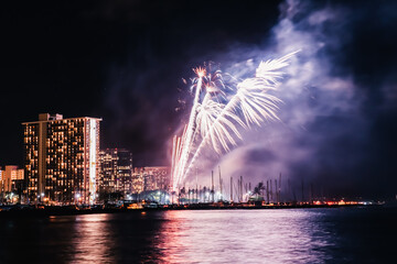 Fototapeta na wymiar Fireworks in Waikiki, Honolulu, Oahu, Hawaii