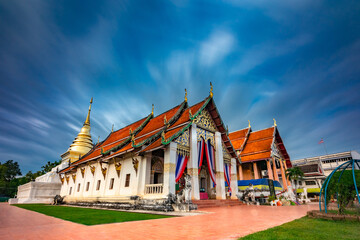 Obraz premium Wat Phra That Chang Kham, Buddhist temple with blue twilight night sky, one of the most famous tourist attraction in Nan Province, North of Thailand.