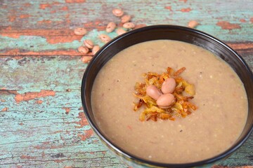 Cranberry bean soup with caramelized onion