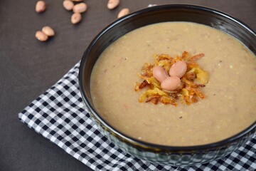 Cranberry bean soup with caramelized onion