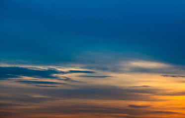 Obraz premium Beautiful yellow clouds in the sunset sky