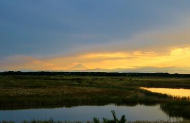 秋の渡良瀬　かすかに富士山を望む　風景