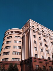 Fototapeta na wymiar office building with sky