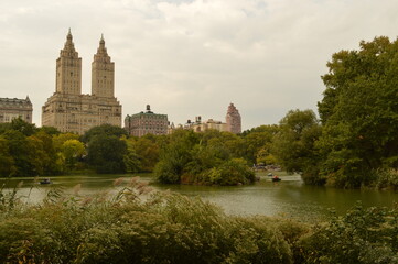 Fototapeta na wymiar The beautiful Central Park during autumn in New York City