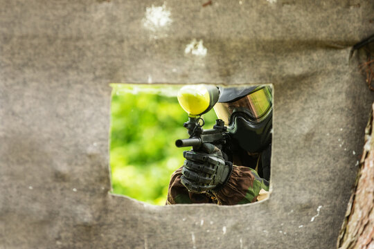Paintball game, the player shoots through a window from an artificial wall