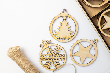 Preparation of wooden Christmas decorations