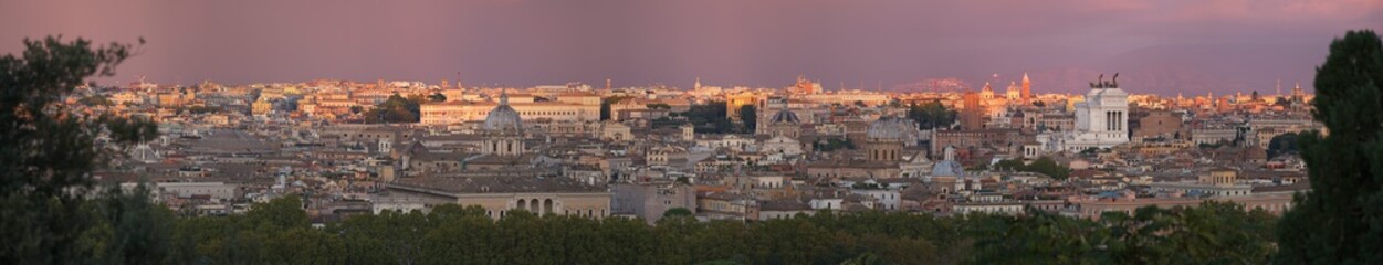 Fototapeta na wymiar Panoramic view of the city of Rome at sunset